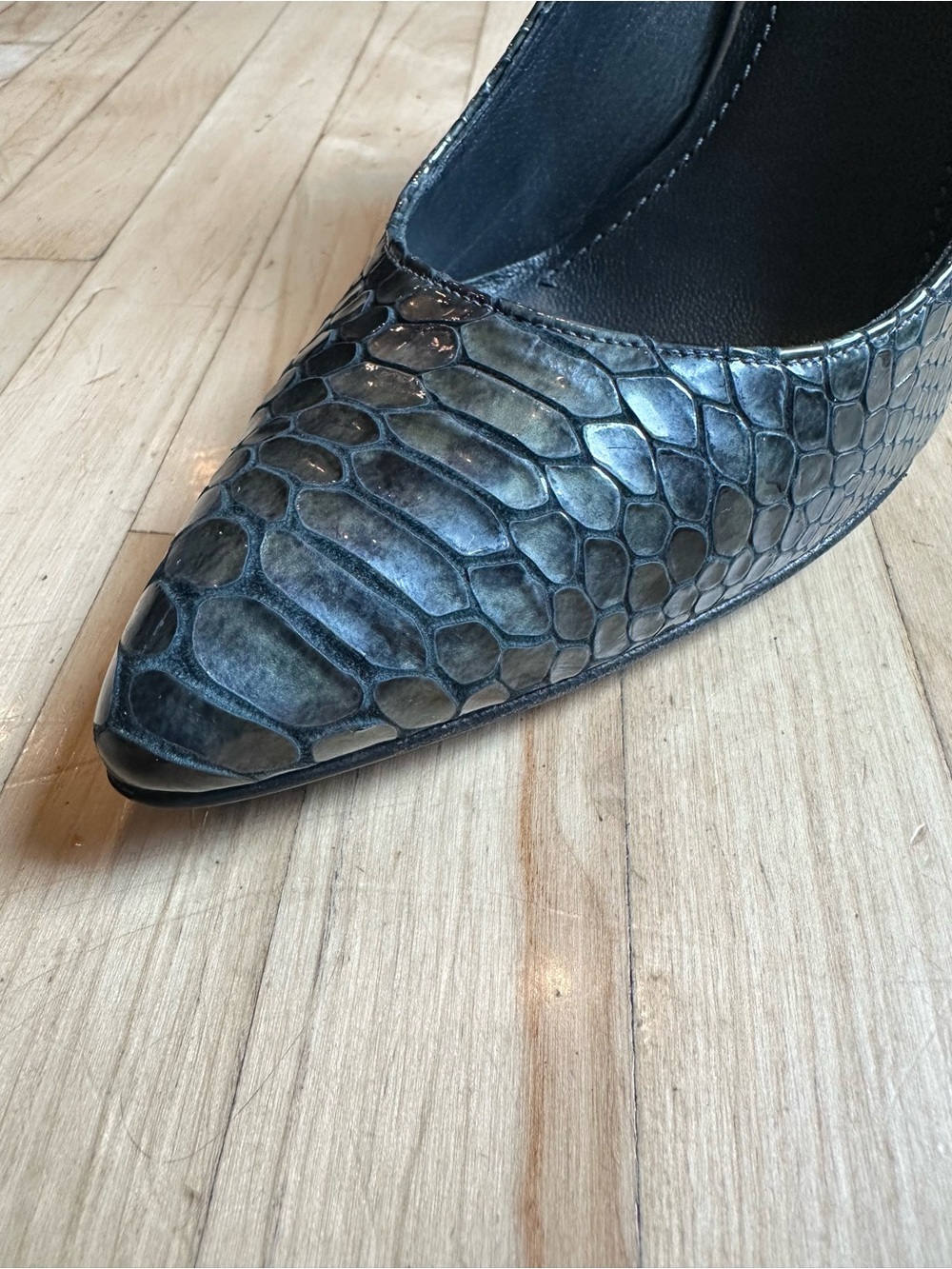 Stuart Weitzman Dark Green Glossy Reptile- Embossed Leather Pointed Toe Heels - Picture 5 of 6